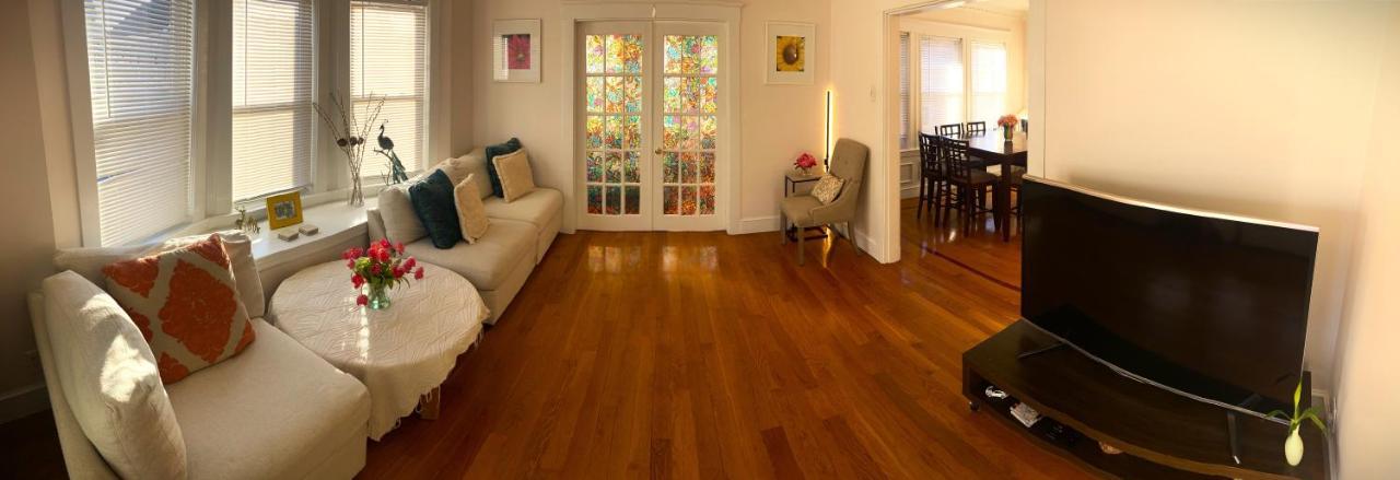 Near Train Station Gorgeous 3-Bedroom Apartment With Patios Boston Exterior photo