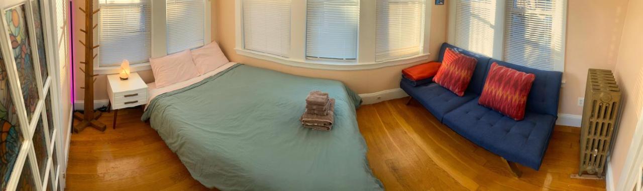 Near Train Station Gorgeous 3-Bedroom Apartment With Patios Boston Exterior photo