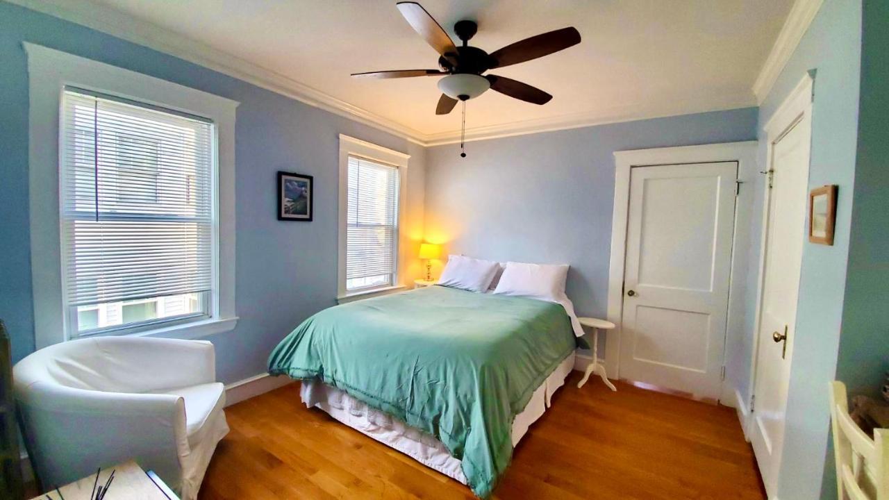 Near Train Station Gorgeous 3-Bedroom Apartment With Patios Boston Exterior photo