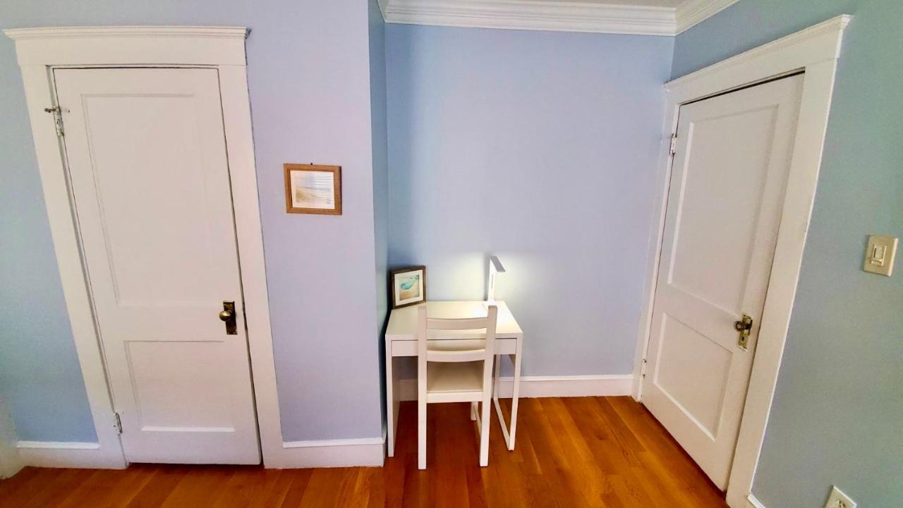Near Train Station Gorgeous 3-Bedroom Apartment With Patios Boston Exterior photo