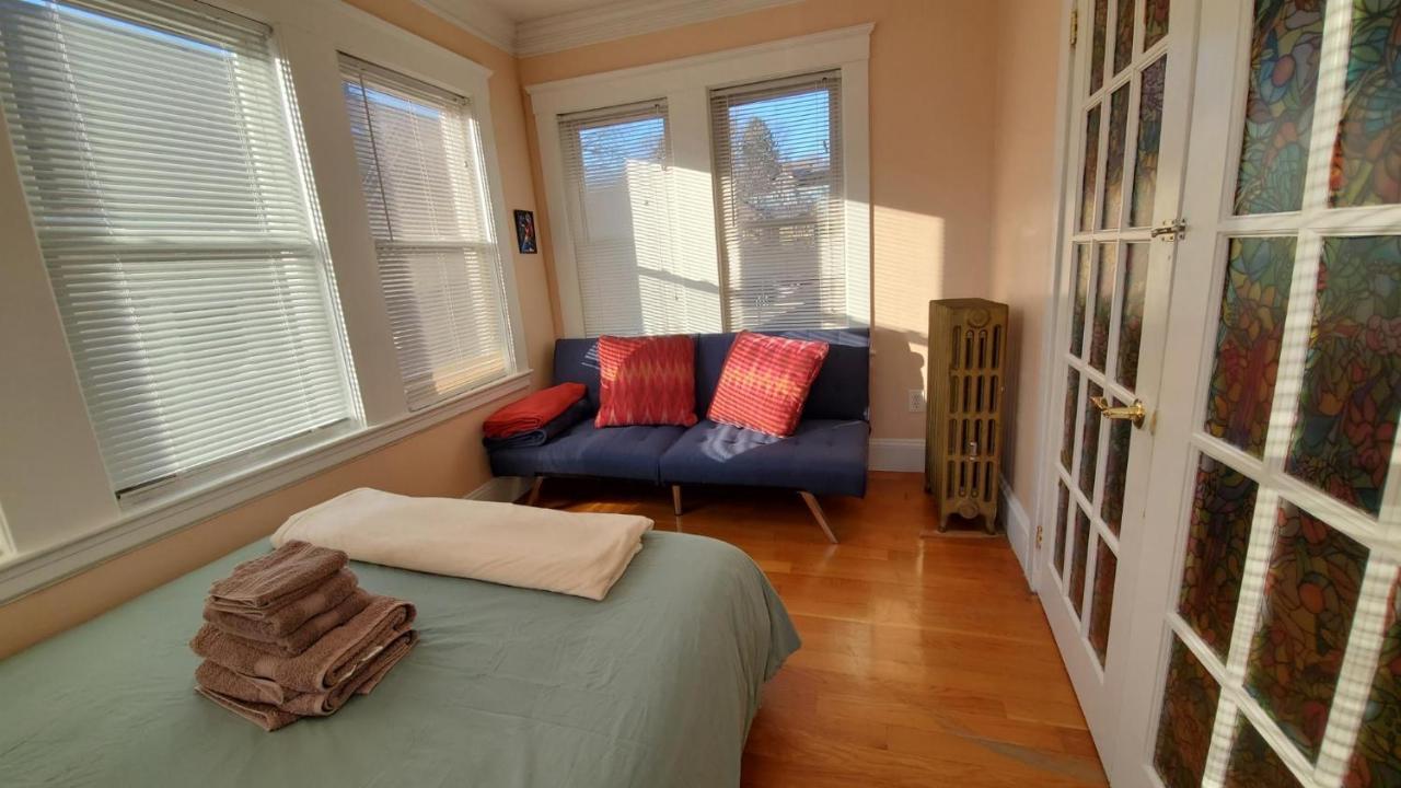 Near Train Station Gorgeous 3-Bedroom Apartment With Patios Boston Exterior photo