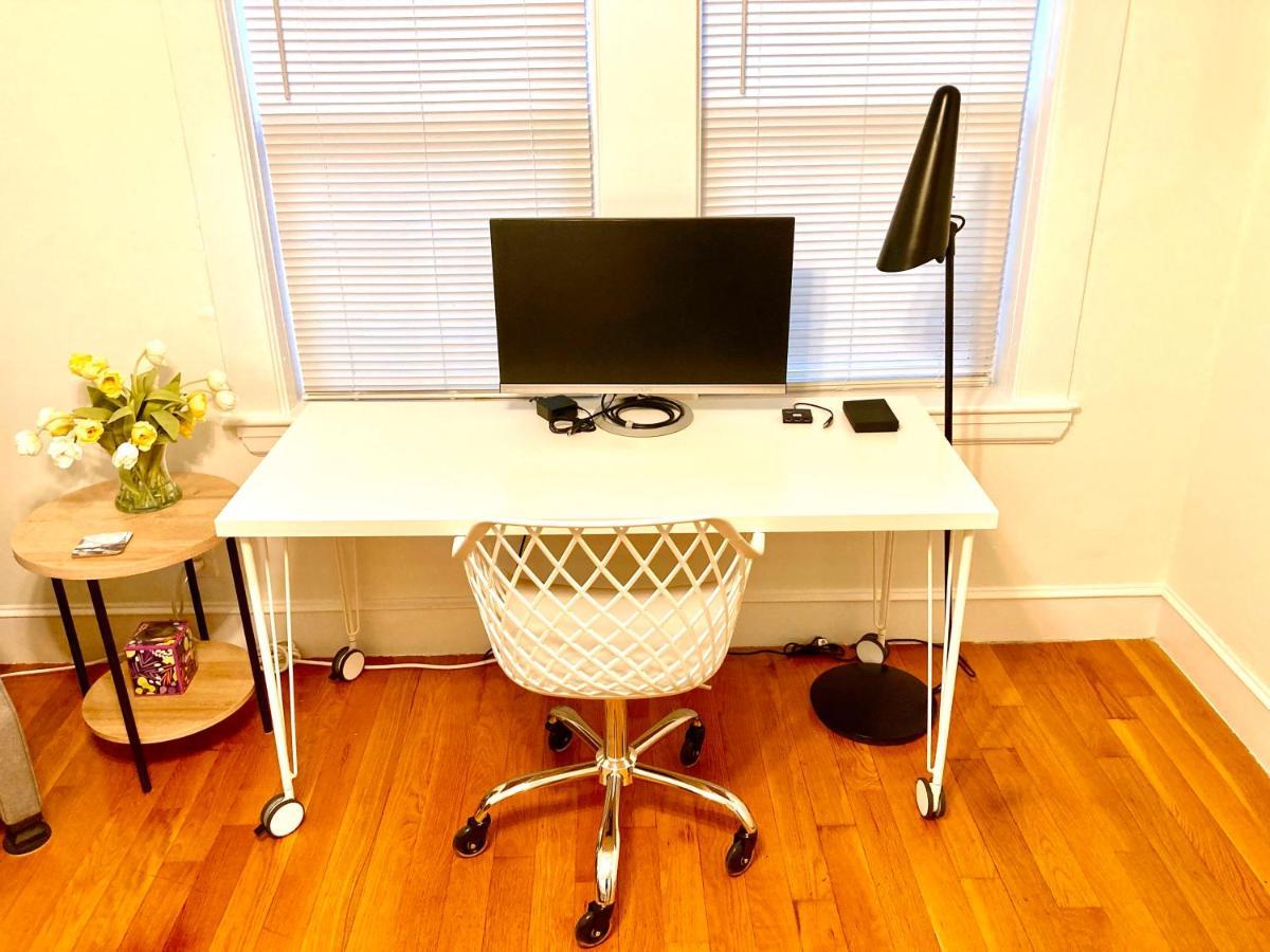 Near Train Station Gorgeous 3-Bedroom Apartment With Patios Boston Exterior photo