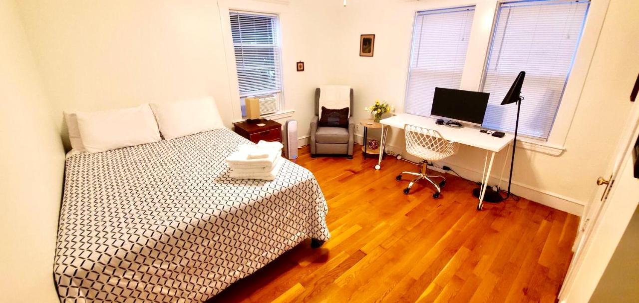 Near Train Station Gorgeous 3-Bedroom Apartment With Patios Boston Exterior photo